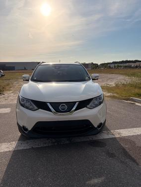 White 2019 Nissan Rogue Sport SL