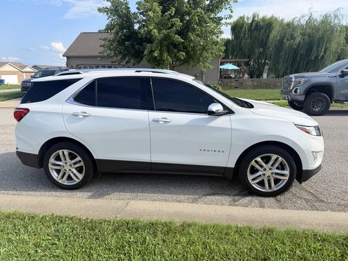 White 2018 Chevrolet Equinox Premier w/1LZ