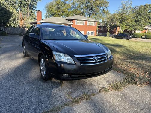 Black 2005 Toyota Avalon XLS