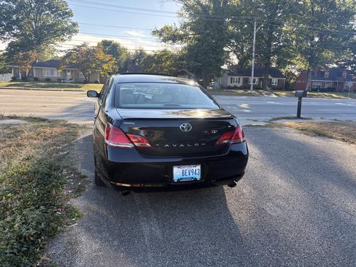 Black 2005 Toyota Avalon XLS