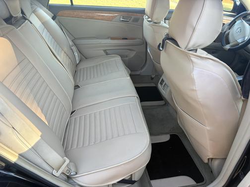 Black 2005 Toyota Avalon XLS