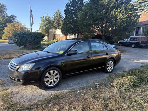 Black 2005 Toyota Avalon XLS