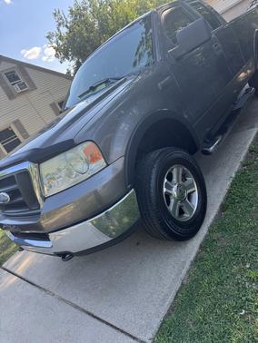 Gray 2005 Ford F-150 FX4 SuperCab
