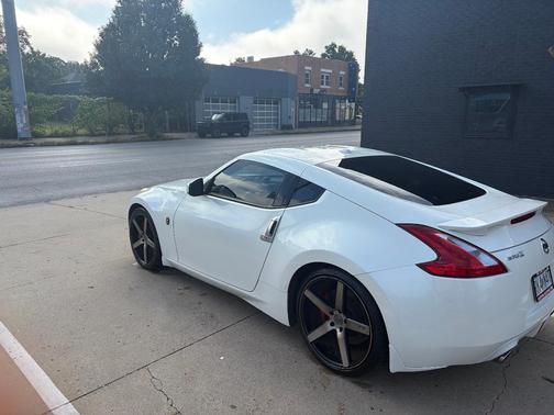 White 2015 Nissan 370Z Sport Tech