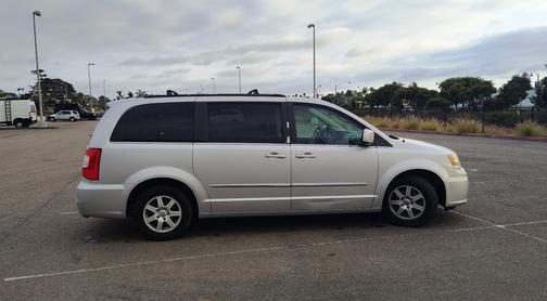 2012 Chrysler Town & Country Touring