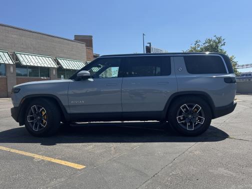 2023 Rivian R1S Adventure Quad-Motor Large Package
