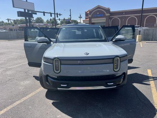 2023 Rivian R1S Adventure Quad-Motor Large Package