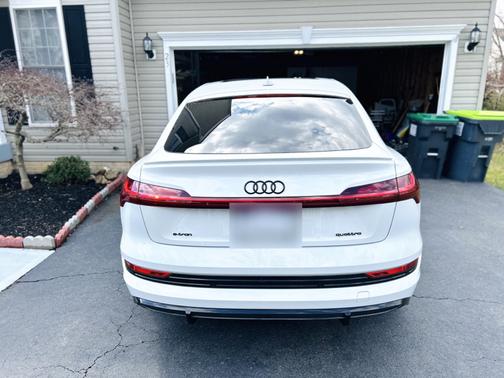 White 2022 Audi e-tron Sportback S line Premium