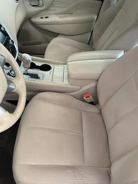 Red 2015 Nissan Murano SV