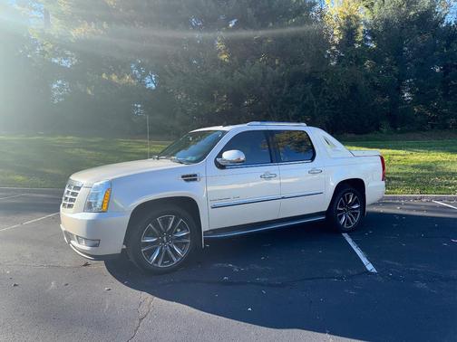 White 2012 Cadillac Escalade EXT Luxury