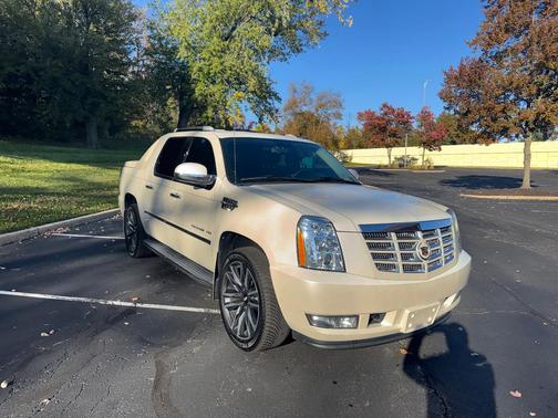 White 2012 Cadillac Escalade EXT Luxury