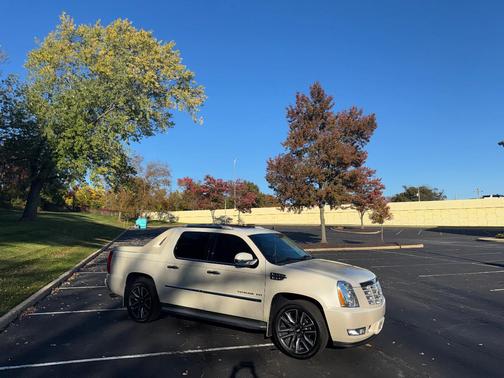 White 2012 Cadillac Escalade EXT Luxury