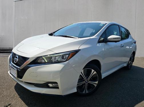 White 2022 Nissan Leaf SV