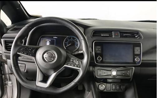 White 2022 Nissan Leaf SV