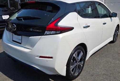 White 2022 Nissan Leaf SV