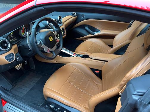 Red 2017 Ferrari California T