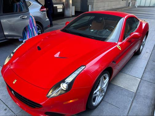 Red 2017 Ferrari California T