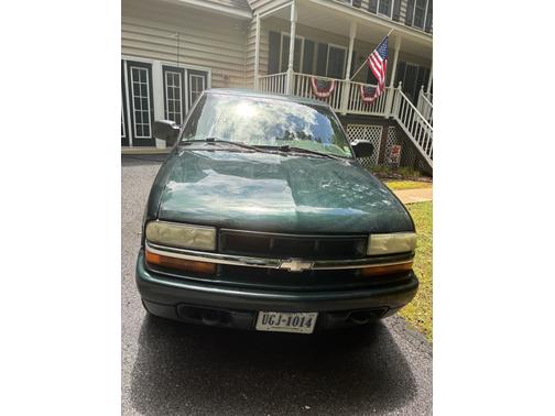 2003 Chevrolet S-10 LS Crew Cab