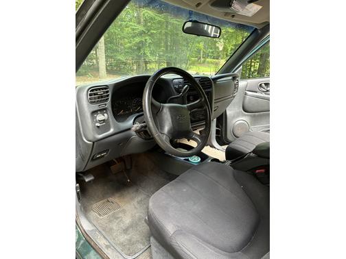 2003 Chevrolet S-10 LS Crew Cab