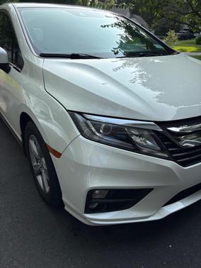White 2018 Honda Odyssey EX-L