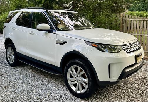 White 2017 Land Rover Discovery HSE