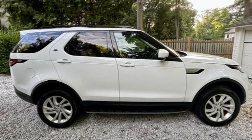 White 2017 Land Rover Discovery HSE