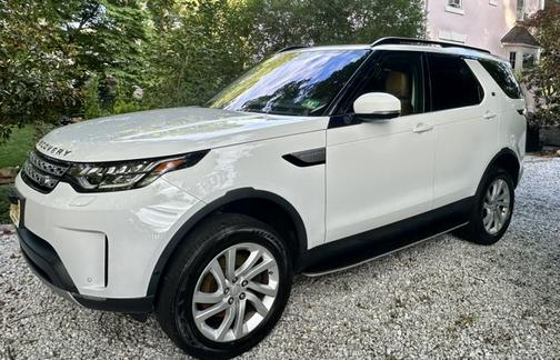 White 2017 Land Rover Discovery HSE