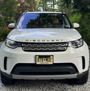 White 2017 Land Rover Discovery HSE