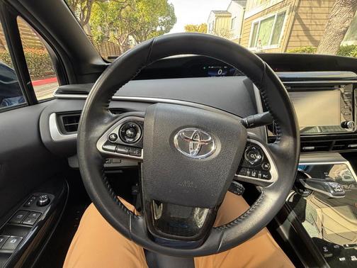 2018 Toyota Mirai Base