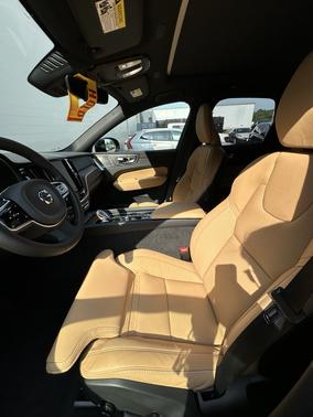 2025 Volvo XC60 B5 AWD Ultra