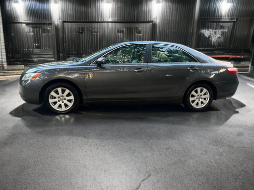 Gray 2007 Toyota Camry XLE