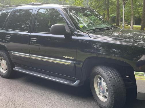Black 2002 GMC Yukon SLT