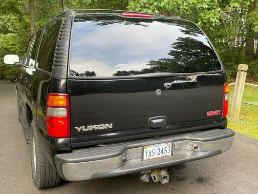 Black 2002 GMC Yukon SLT