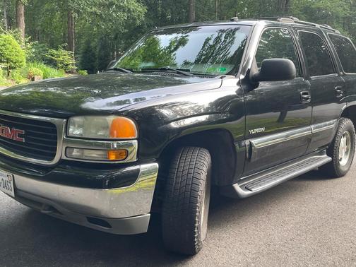 Black 2002 GMC Yukon SLT