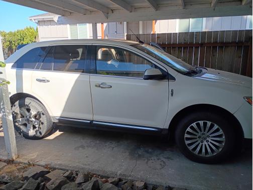 White 2013 Lincoln MKX Base
