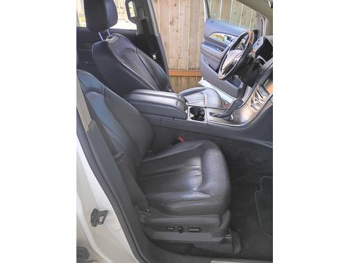 White 2013 Lincoln MKX Base