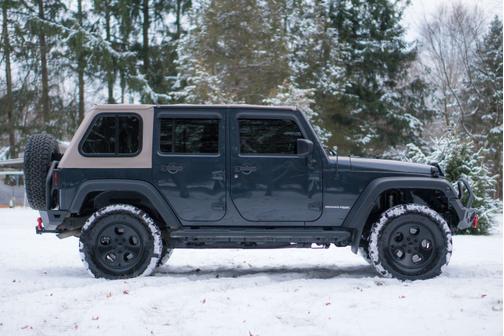 Photo 4 of 30 of 2018 Jeep Wrangler JK Unlimited Sport