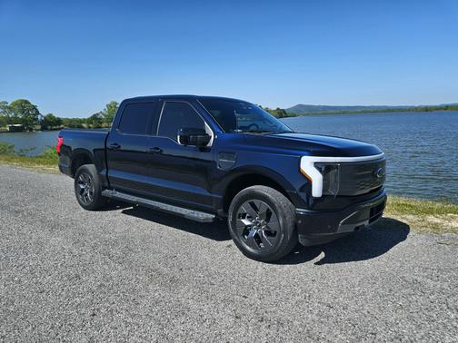 2023 Ford F-150 Lightning LARIAT