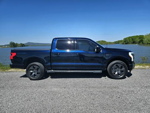 2023 Ford F-150 Lightning LARIAT