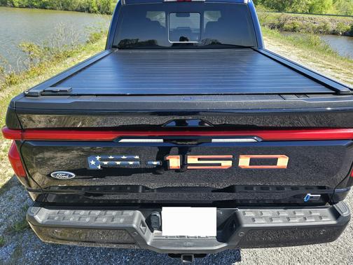 2023 Ford F-150 Lightning LARIAT