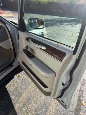 Beige 2004 Lincoln Town Car Base