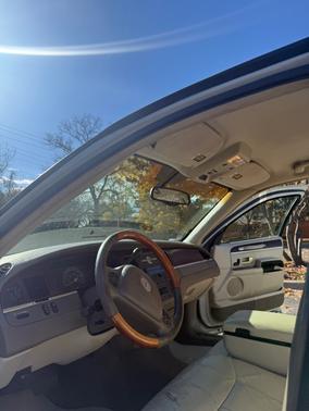 Beige 2004 Lincoln Town Car Base