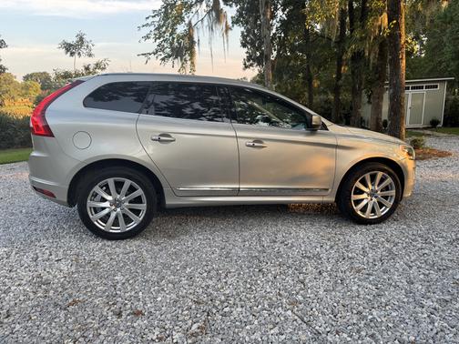 Silver 2017 Volvo XC60 T5 Inscription