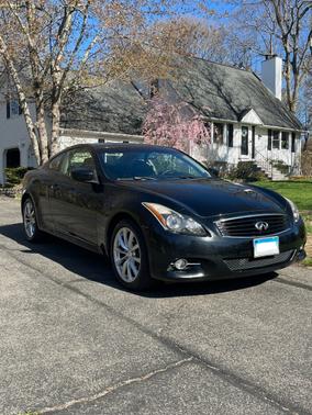 Black 2013 INFINITI G37 x
