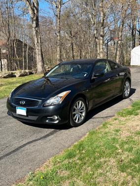 Black 2013 INFINITI G37 x