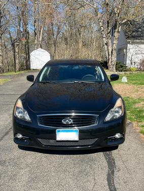 Black 2013 INFINITI G37 x