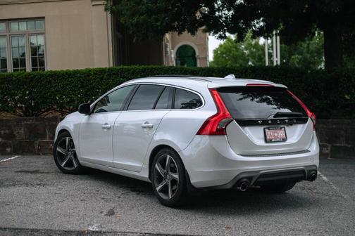 White 2015 Volvo V60 T6 R-Design Platinum