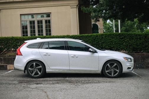 White 2015 Volvo V60 T6 R-Design Platinum
