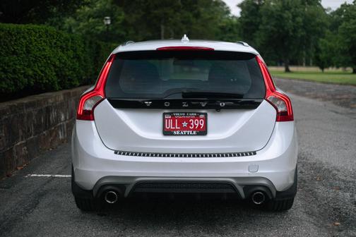 White 2015 Volvo V60 T6 R-Design Platinum