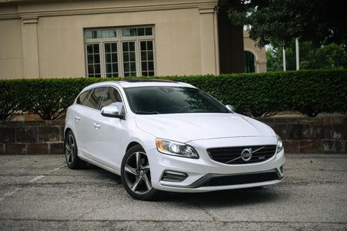 White 2015 Volvo V60 T6 R-Design Platinum